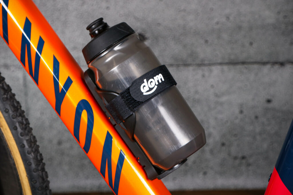 2022 Free Parable monkii V cage bicycle bottle cage – with bottle.jpg