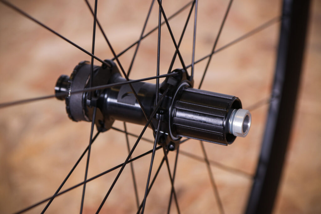 2022 Fulcrum Racing 4 DB wheelset – rear hub.jpg