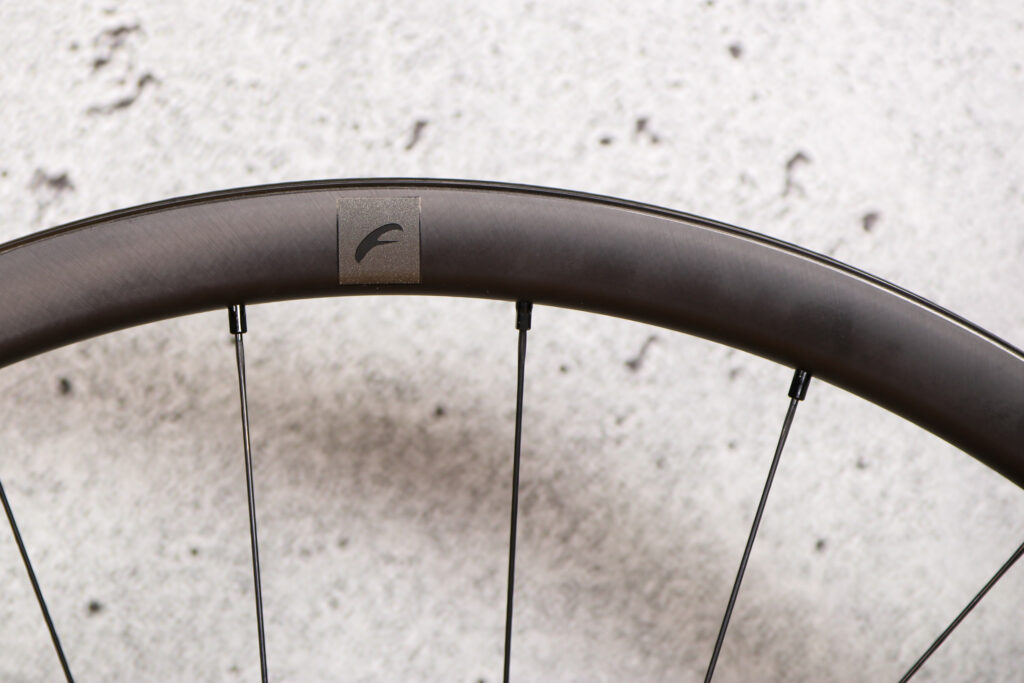 2022 Fulcrum Rapid Red Carbon wheelset – rim decal 2.jpg