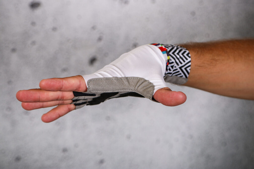 2022 Galibier Grand Tour Aero Mitts &ndash; detail.jpg