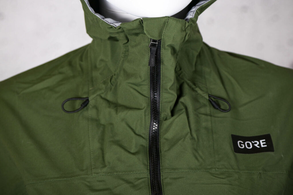 2022 Gore Lupra Jacket Womens – collar.jpg