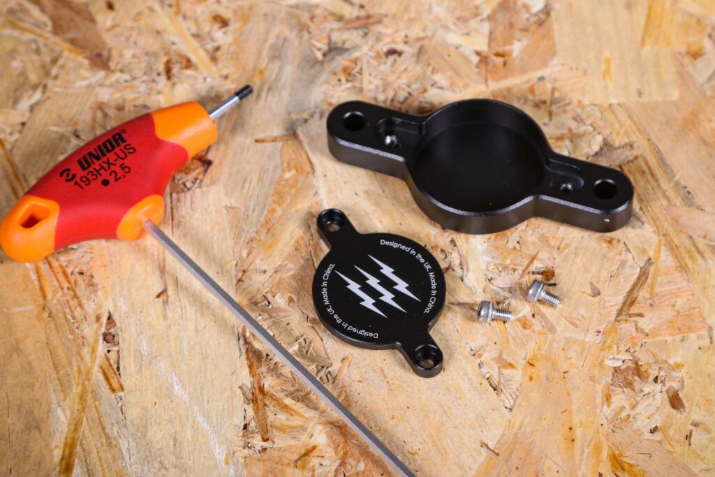 2022 Muc-Off Secure Tag Holder &ndash; open.jpg