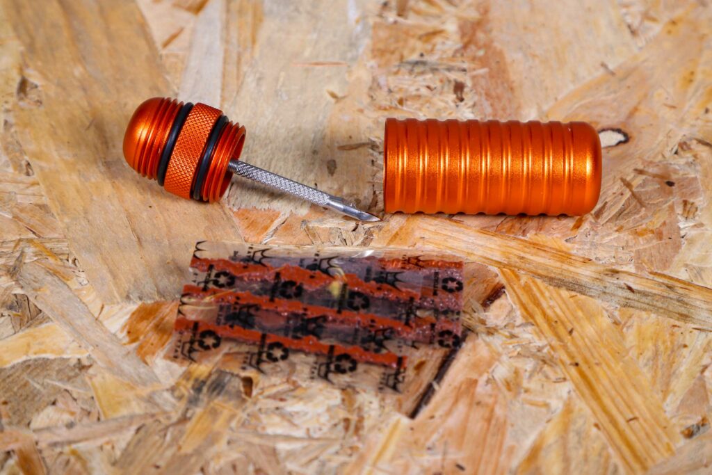 2022 Peatys x Chris King Holeshot Tubeless Puncture Plugger Kit - contents.jpg