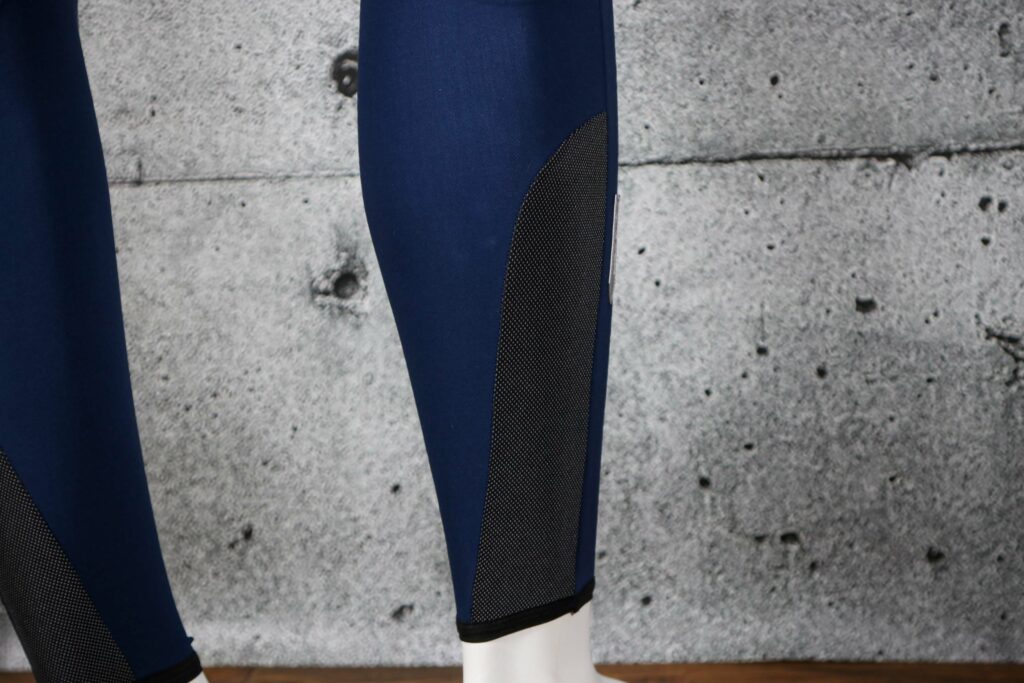 2022 Q36 5 Woolf Leg Warmer Blue Navy &ndash; ankle detail.jpg