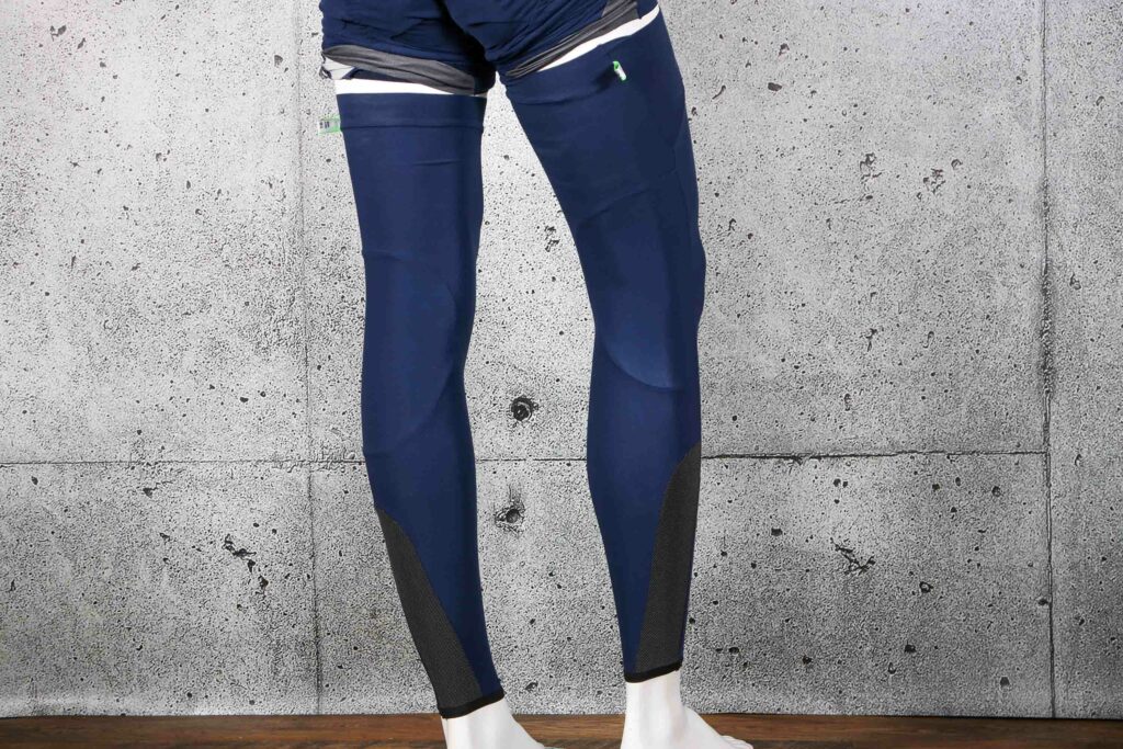 2022 Q36 5 Woolf Leg Warmer Blue Navy &ndash; back.jpg