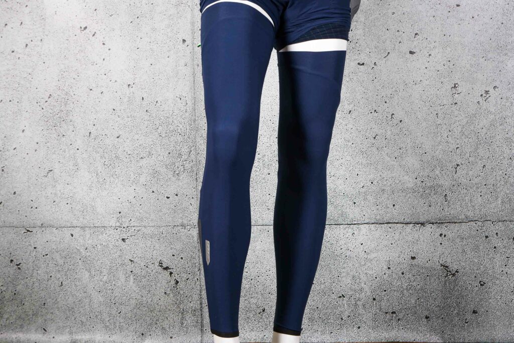 2022 Q36 5 Woolf Leg Warmer Blue Navy &ndash; front.jpg