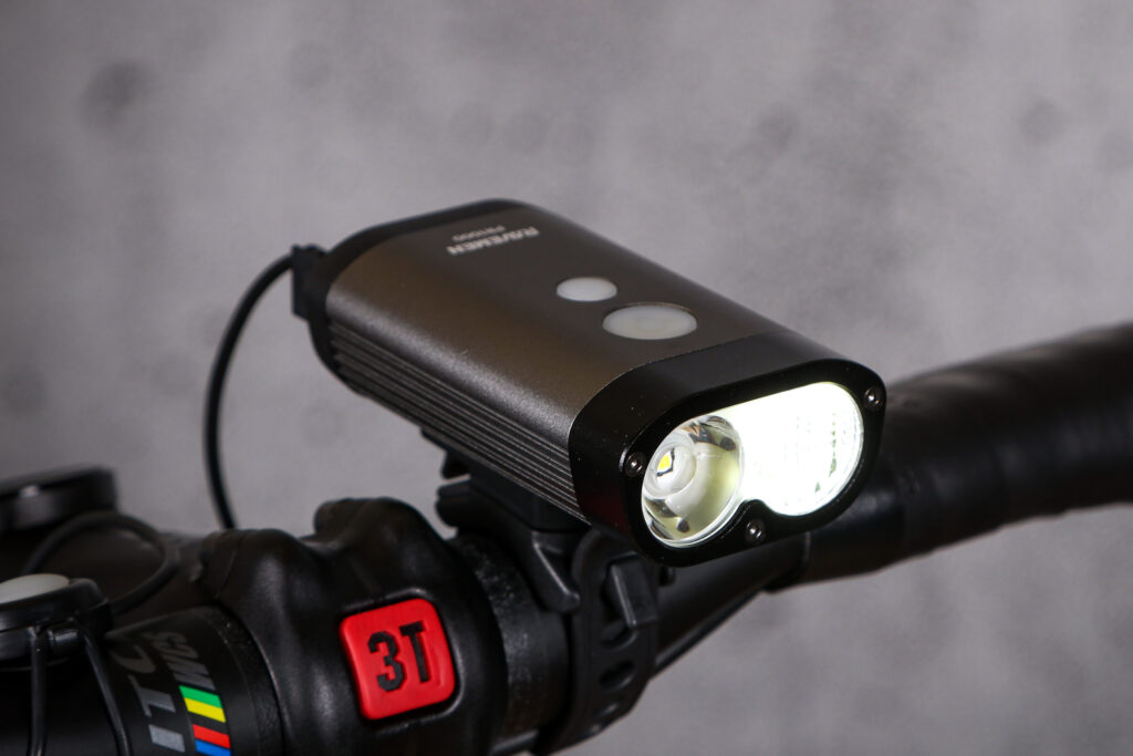 2022 Ravemen PR1000 USB Rechargeable DuaLens Front Light with Remote – half beam.jpg