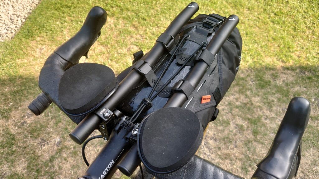 2022 Restrap Race Aero Bar Bag 4.JPG