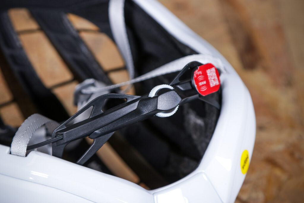 2022 S-Works Prevail 3 helmet – tension system.jpg
