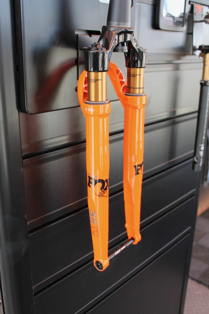 2022 Sea Otter Fox 32 Taper Cast fork &ndash; 1