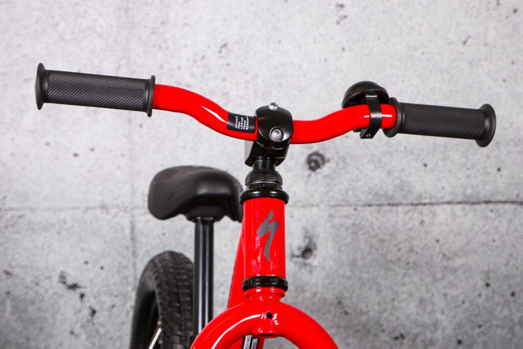 2022 Specialized Hotwalk balance bike &ndash; bars 1.jpg