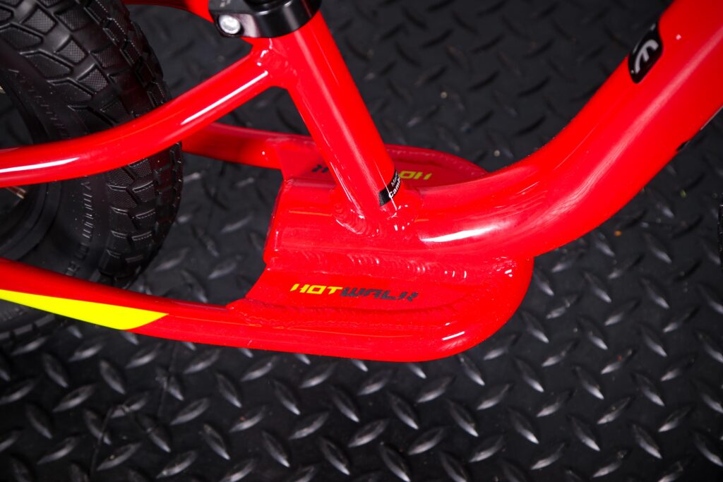 2022 Specialized Hotwalk balance bike &ndash; footplate.jpg