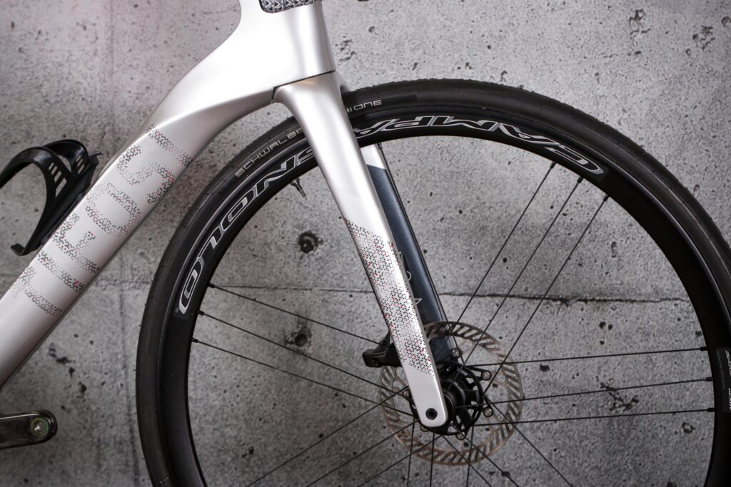 2022 Tifosi Auriga Disc Chorus 12x Hydro &ndash; fork.jpg