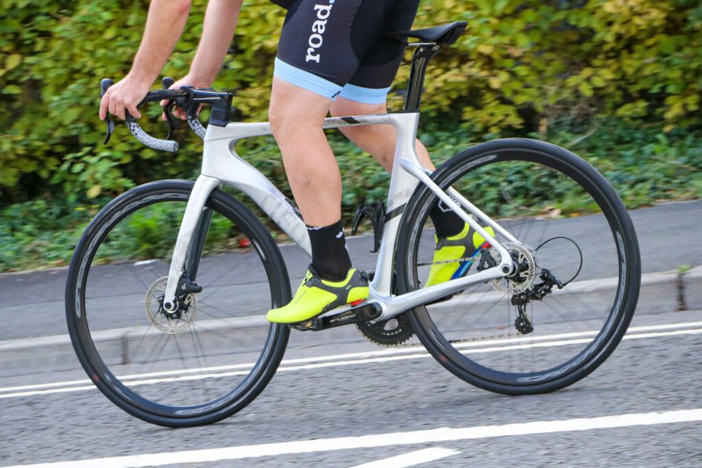 2022 Tifosi Auriga Disc Chorus 12x Hydro &ndash; riding 2.jpg