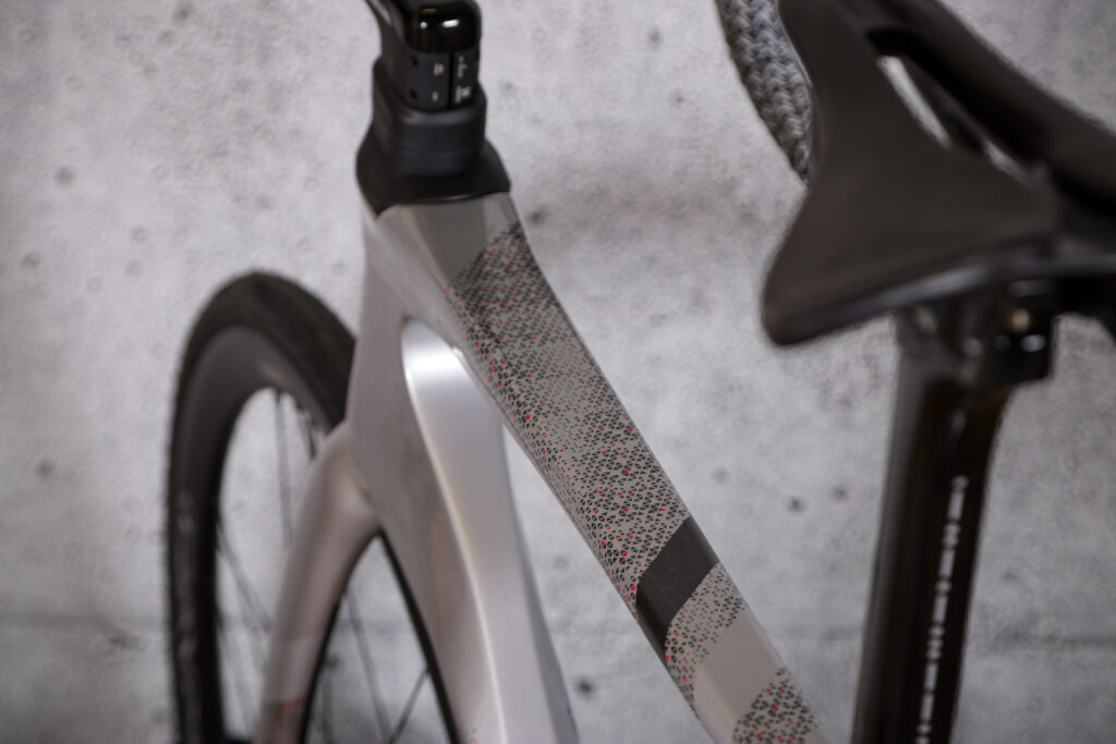 2022 Tifosi Auriga Disc Chorus 12x Hydro &ndash; top tube shape.jpg