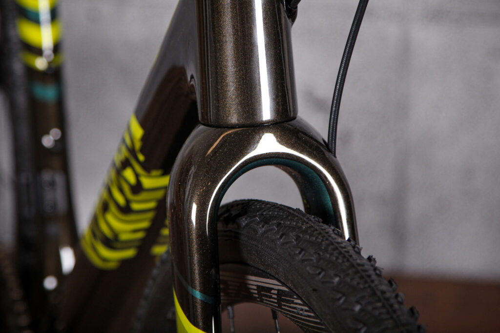2022 Tifosi Cavazzo Disc Ekar 13x – fork clearance.jpg