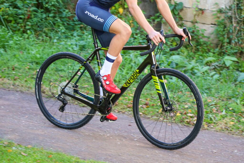 2022 Tifosi Cavazzo Disc Ekar 13x – riding 1.jpg