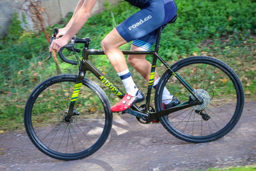 2022 Tifosi Cavazzo Disc Ekar 13x – riding 2.jpg
