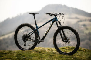 2022 trek roscoe 8 hero