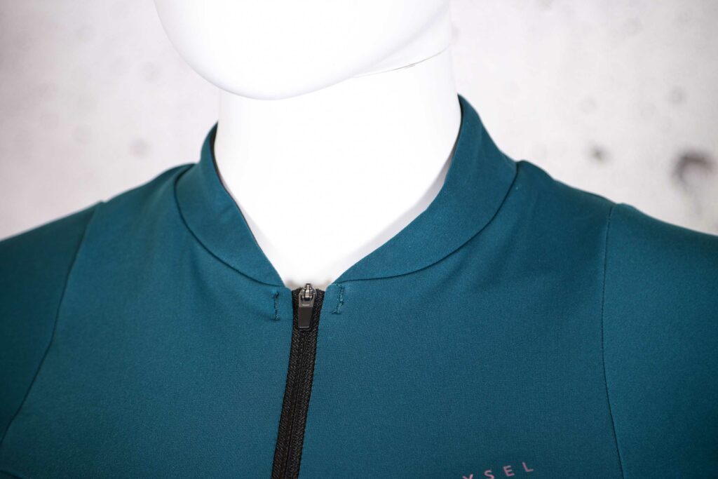 2022 Van Rysel Women&rsquo;s Long-Sleeve Road Cycling Jersey &ndash; collar.jpg