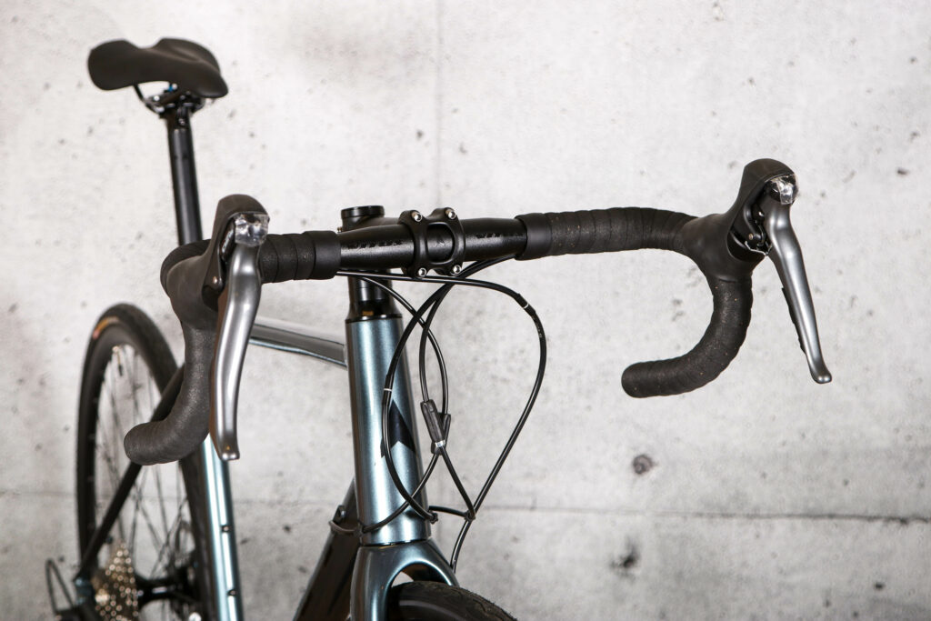 2022 Vitus Razor Disc Claris – bars 1.jpg