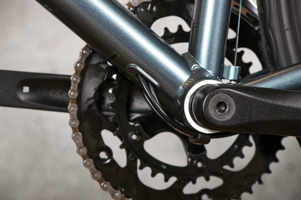 2022 Vitus Razor Disc Claris – cable routing 3.jpg