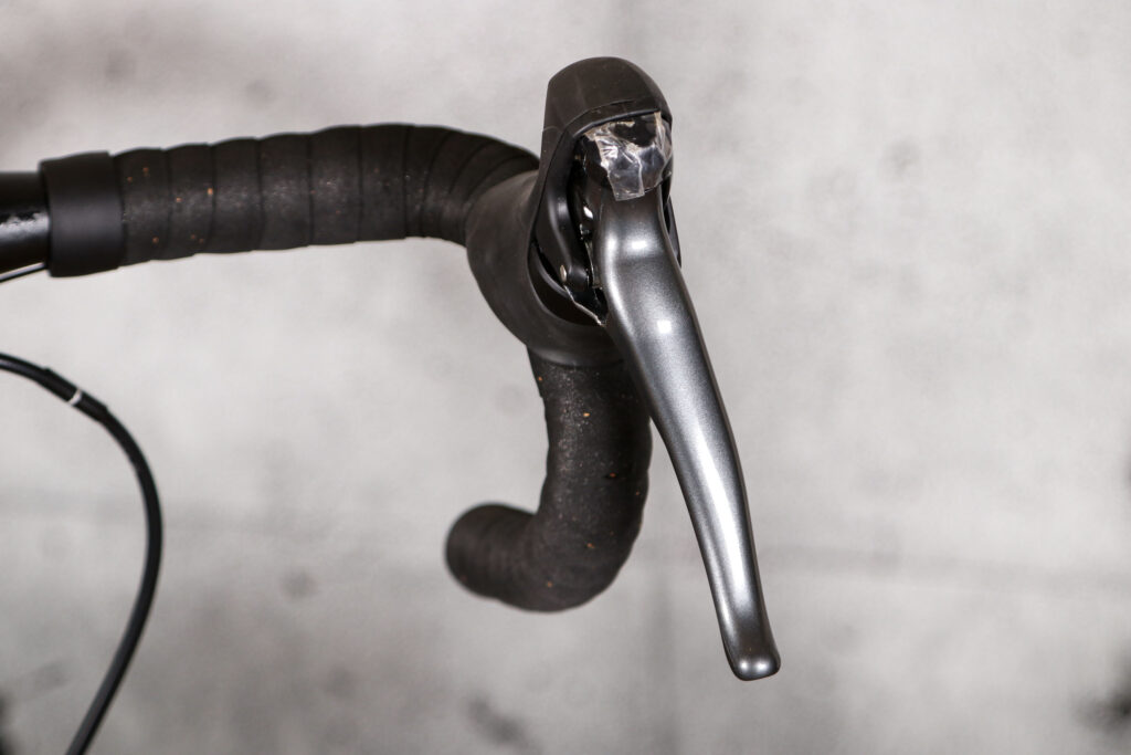 2022 Vitus Razor Disc Claris – lever.jpg