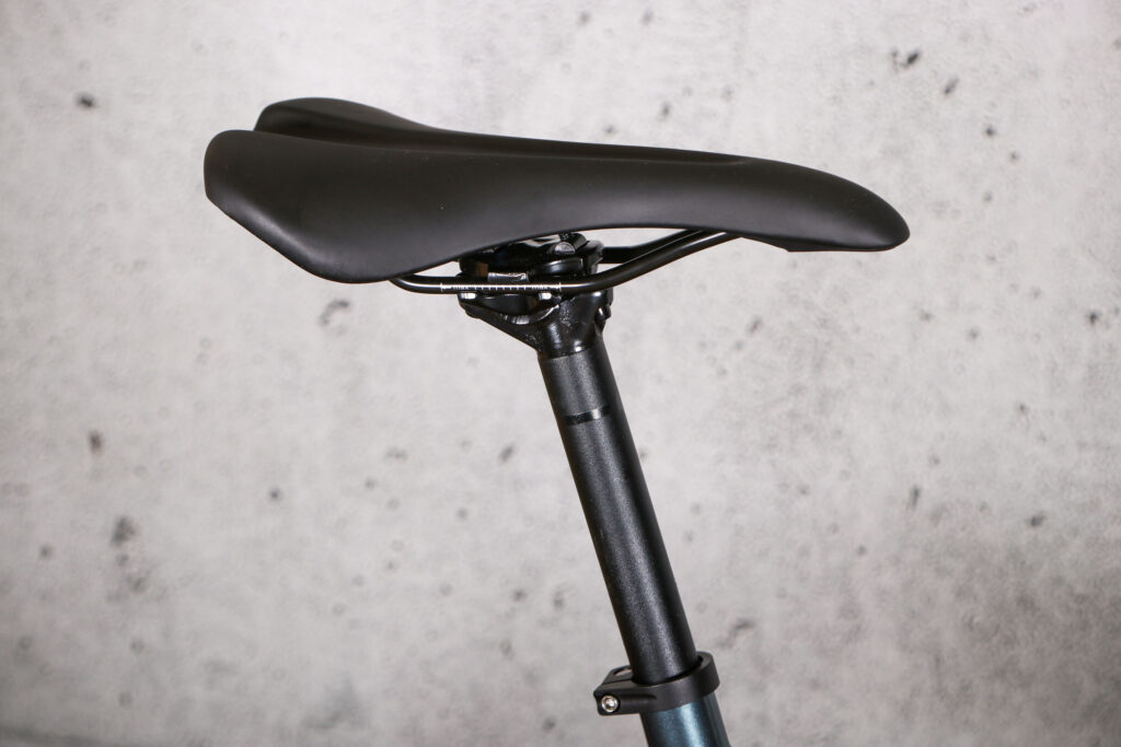 2022 Vitus Razor Disc Claris – saddle and post.jpg