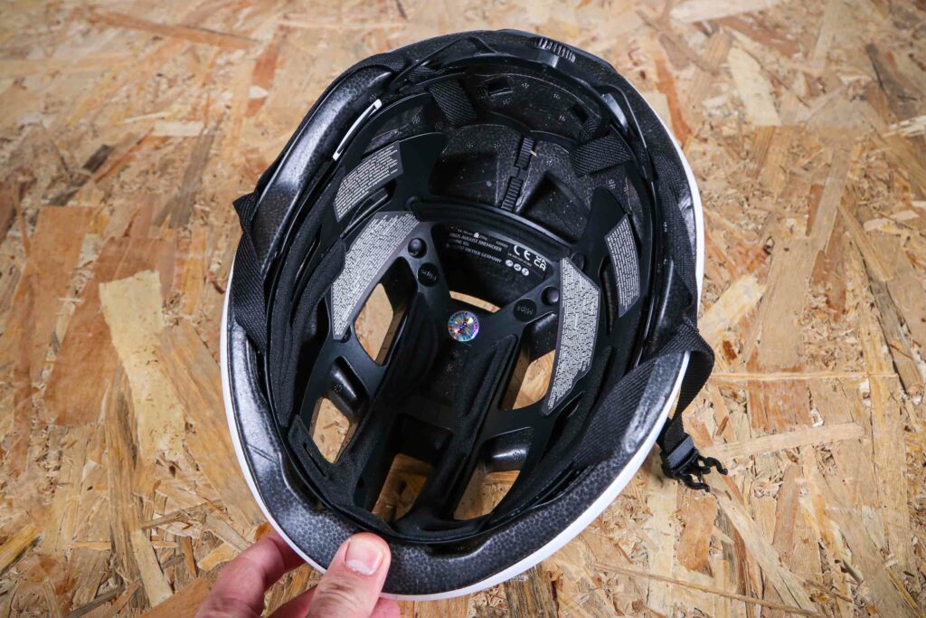 2023 Abus Powerdome MIPS helmet – inside.jpg