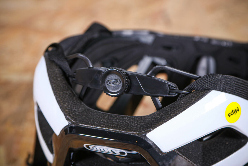 2023 Abus Powerdome MIPS helmet – tension system.jpg