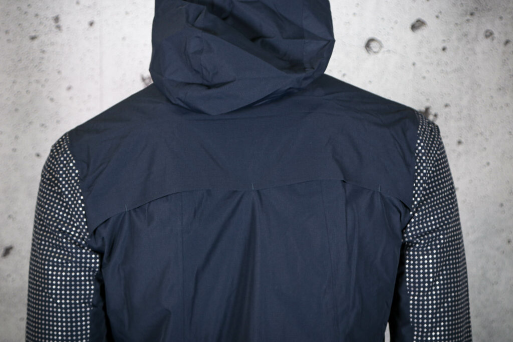 2023 Altura Nightvision Zephyr Thermal jacket – shoulders.jpg
