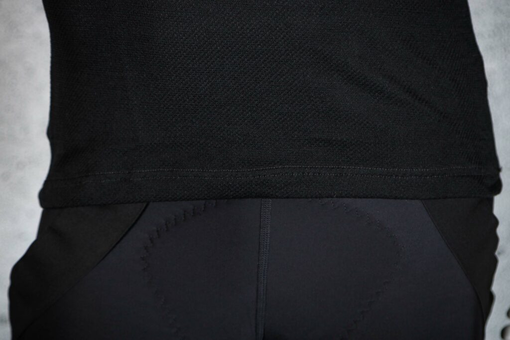 2023 Velocio Merino Mesh three-season baselayer – hem.jpg