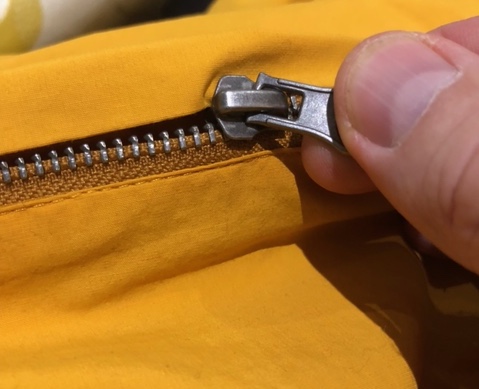 2023 Vulpine Dulwich Riding Smock Front zip pocket snagging on material.jpg