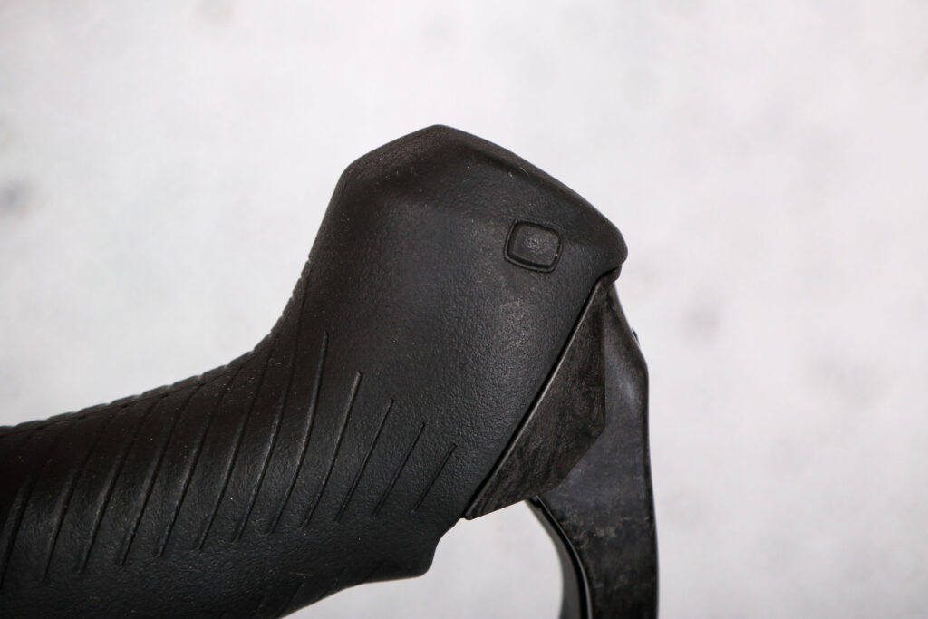 2024 Canyon Ultimate CFR SRAM Red AXS - hood button.jpg