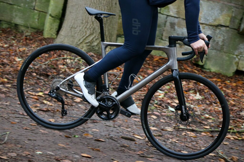 2024 Ribble Allroad Ti &ndash; Enthusiast &ndash; riding 4.jpg