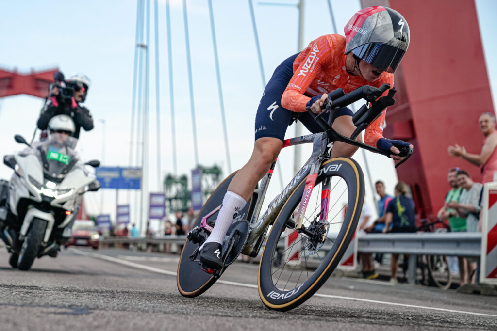 Demi Vollering wins stage three of the 2024 Tour de France Femmes in Rotterdam