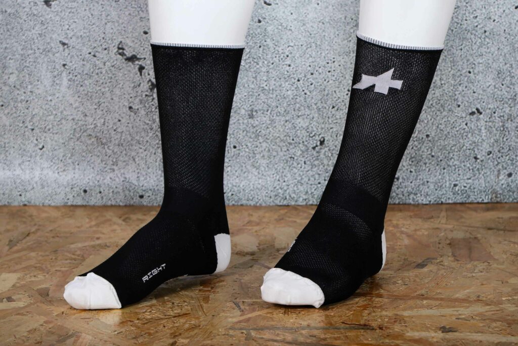 2025 Assos RS SUPERLEGER Socks S11.jpg