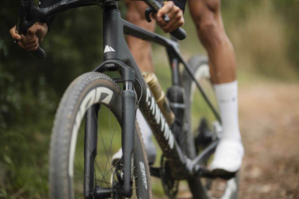 2025 canyon grail gravel fork hero