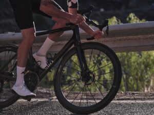 2025 Lightweight Meilenstein Art wheelset front action