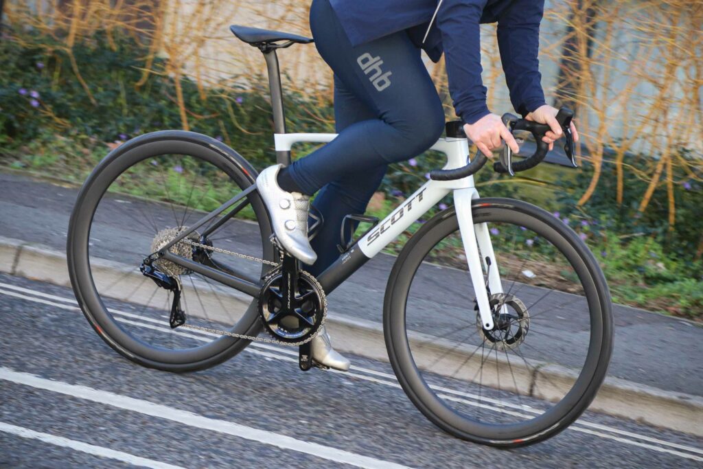 2025 Scott Addict RC Pro – riding 1.jpg