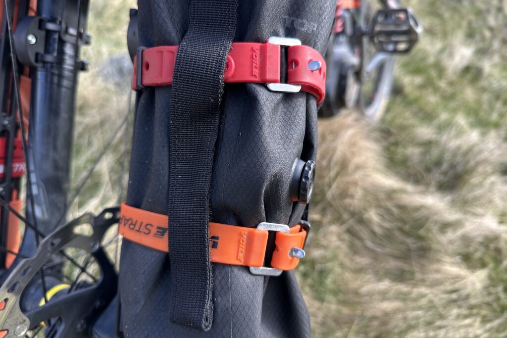 2025 Topeak Fork Drybag 4L - air valve.JPG