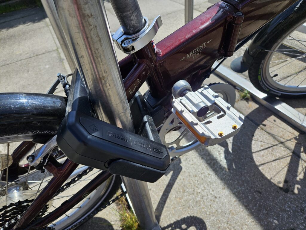 Hiplok D1000 lock on rack 1