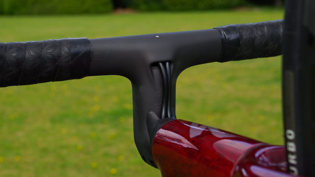2026 Specialized Aethos Pro AXS – cable routing