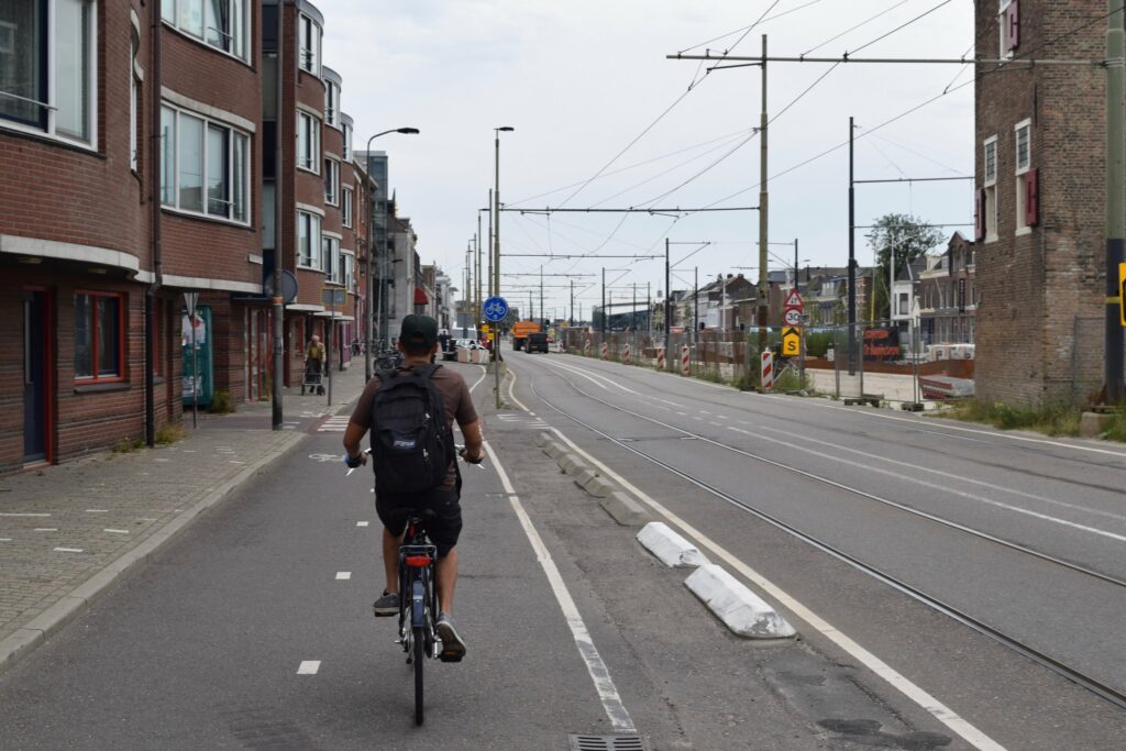 Dutch bike path vvv