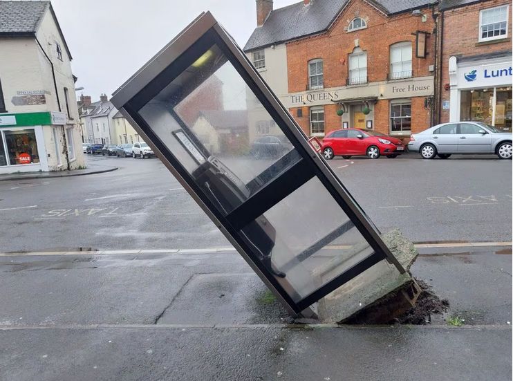 https://cdn.road.cc/wp-content/uploads/roadcc/Ludlow-phone-box.jpg