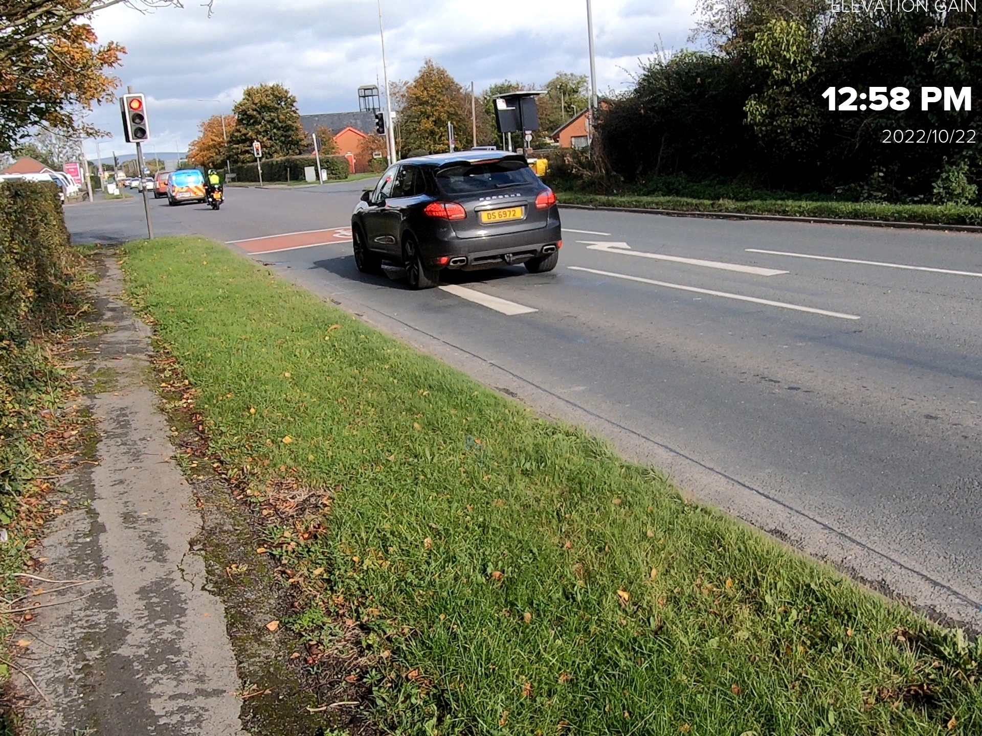 https://cdn.road.cc/wp-content/uploads/roadcc/RedLightCrossPorsche-22Oct22-0002_1.jpg