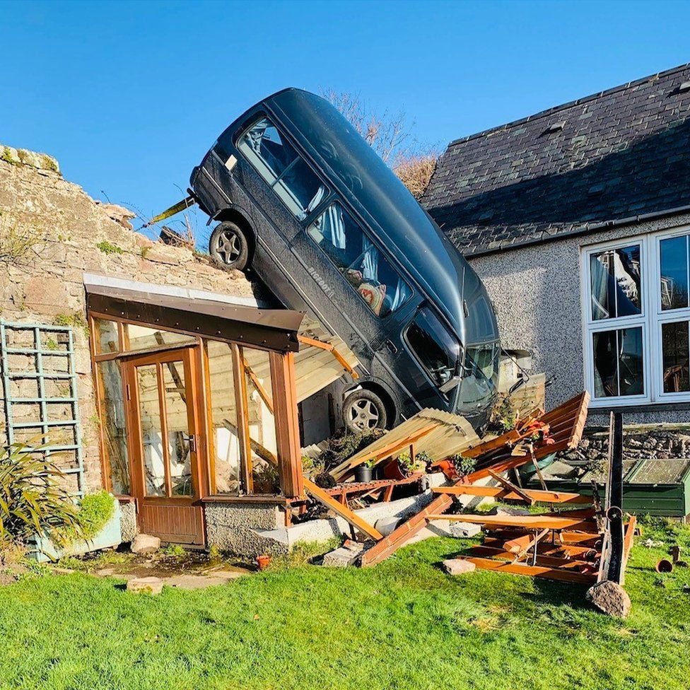 https://cdn.road.cc/wp-content/uploads/roadcc/_123225642_campervan3.jpg