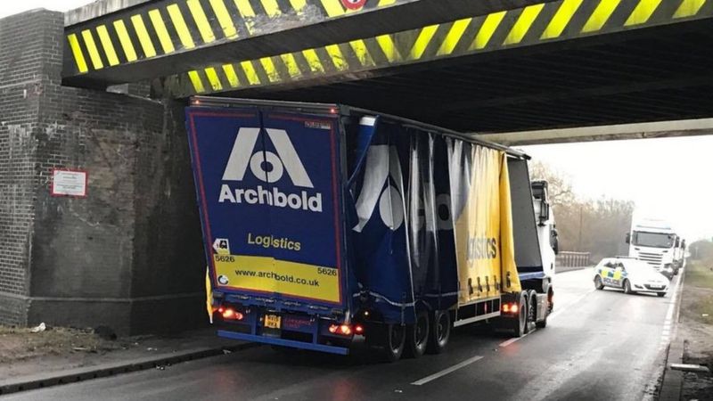 https://cdn.road.cc/wp-content/uploads/roadcc/_93850078_hinckleylowbridge.jpg