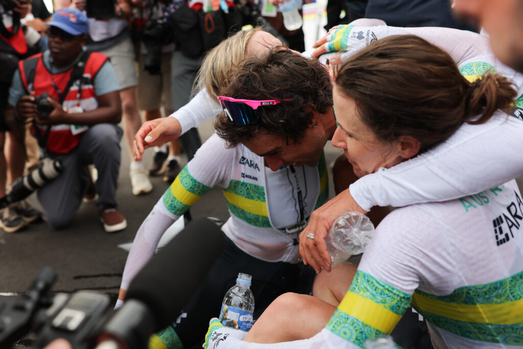 Michael Matthews, Brodie Chapman and Amanda Spratt celebrate winning the mixed relay TTT for Australia, 2025 world championships, Kigali