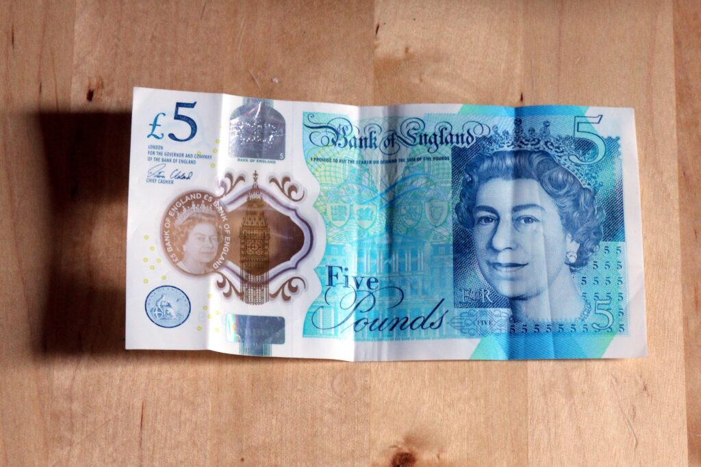 Bank of England Five Pound Note tyre boot